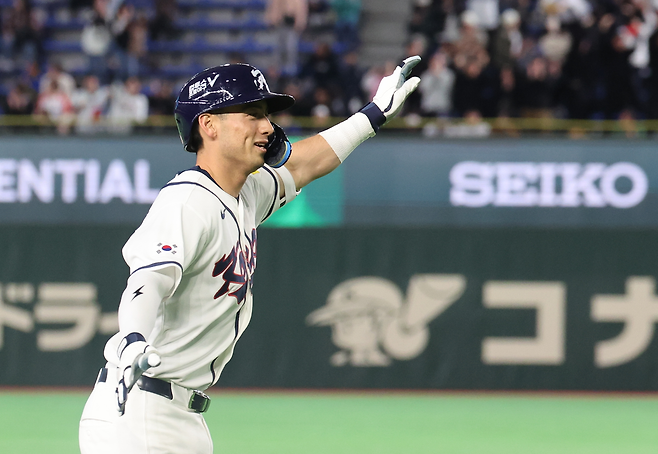 어머니 앞에서 연타석 아치, 위트컴 “일본전, 우리가 할 수 있는 것 다 보여주겠다”