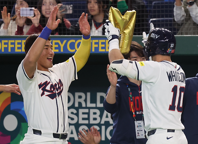 어머니 앞에서 연타석 아치, 위트컴 “일본전, 우리가 할 수 있는 것 다 보여주겠다”