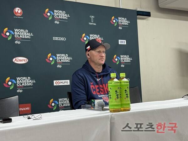 패배에도 미소 지은 체코 감독