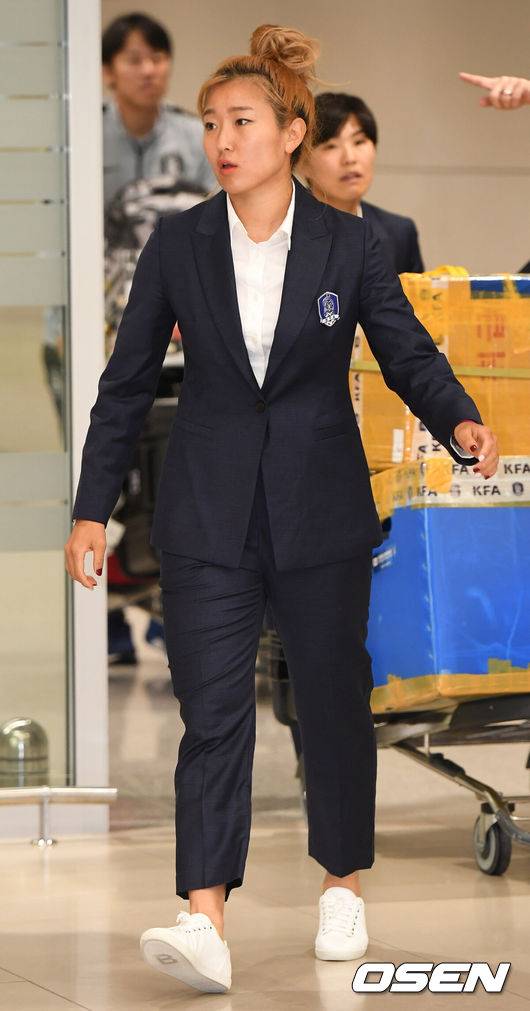 ‘비즈니스석 타고 가서 얼마나 잘하나 보자!’ 여자축구대표팀, 최강 호주와 조 1위 결정전