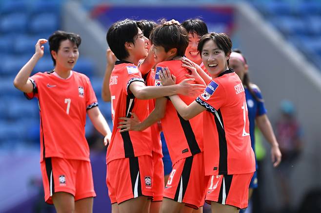 '한국전에선 침묵' 이란, 호주전에는 국가 부르고 경례! BBC, 외부 압력 '논란'…신상우호, 조기 8강 진출 확정