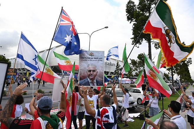 '한국전에선 침묵' 이란, 호주전에는 국가 부르고 경례! BBC, 외부 압력 '논란'…신상우호, 조기 8강 진출 확정