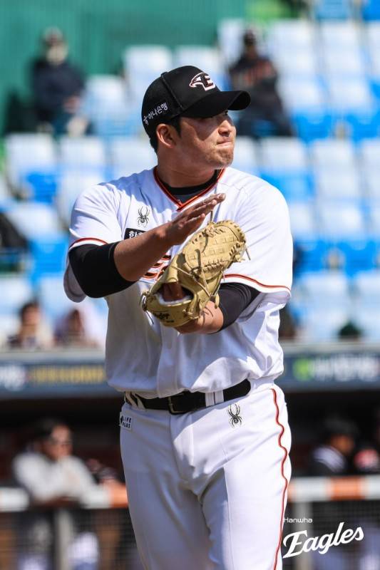 한화 암흑기 에이스, 도대체 언제쯤 돌아오나… 기나긴 재활 터널, 한화도 속이 탄다