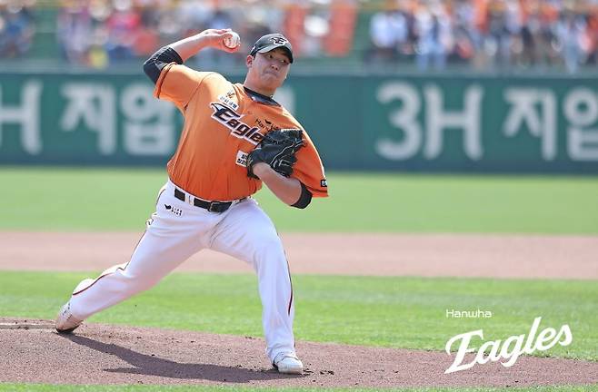 한화 암흑기 에이스, 도대체 언제쯤 돌아오나… 기나긴 재활 터널, 한화도 속이 탄다