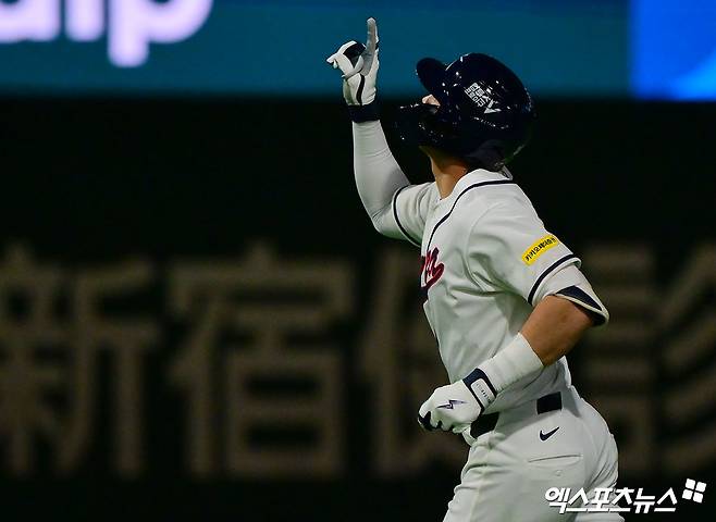 '이런 韓 효자가 있나' 위트컴, 한국인 어머니 눈앞 연타석 홈런 '쾅쾅'→