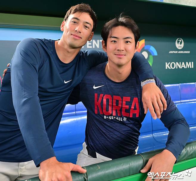 '이런 韓 효자가 있나' 위트컴, 한국인 어머니 눈앞 연타석 홈런 '쾅쾅'→