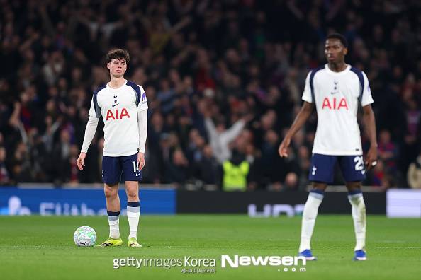 ‘반 더 벤 퇴장’ 토트넘 초비상, 팰리스에 1-3 완패..리그 5연패