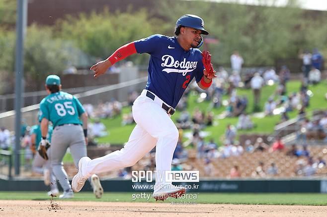 김혜성 자리 뺏기나, 다저스 돌아갈 수도 없는데… 로버츠 마음까지 홀렸다, 불길한 반전 일어났다