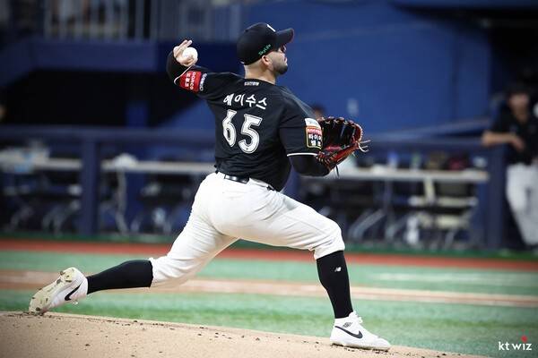 'KT와 재계약 실패' KBO 22승 투수, WBC 선발 중책 맡는다…8일 이스라엘 상대로 마운드 출격