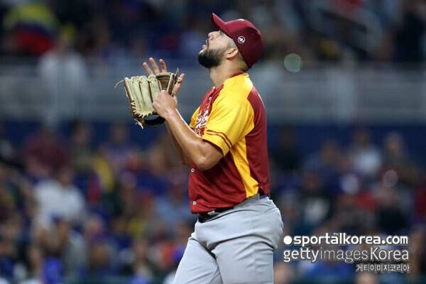 'KT와 재계약 실패' KBO 22승 투수, WBC 선발 중책 맡는다…8일 이스라엘 상대로 마운드 출격
