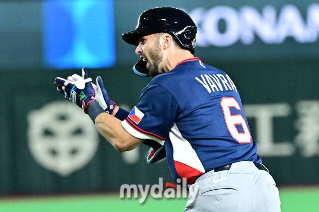 “체코는 150km 투수가 많지 않아서…” 그런데 정우주 무너뜨렸다, 체코 타자들 급성장은 한국 코치 덕분? 이대호 감탄