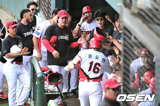 '이의리 3이닝 노히트-윤도현 3안타-김호령 솔로포' KIA, 9-6 승리...LG, 1무2패 승리없이 캠프 종료 [오키나와 리뷰]