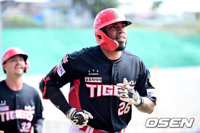 '이의리 3이닝 노히트-윤도현 3안타-김호령 솔로포' KIA, 9-6 승리...LG, 1무2패 승리없이 캠프 종료 [오키나와 리뷰]