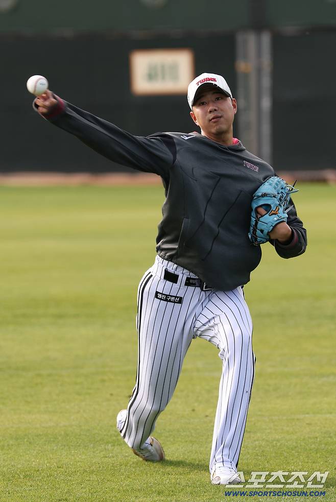 이번엔 1이닝도 못막았다. 4사구 4개로 1실점 강판. 정우영 진짜 괜찮나[오키나와 현장]