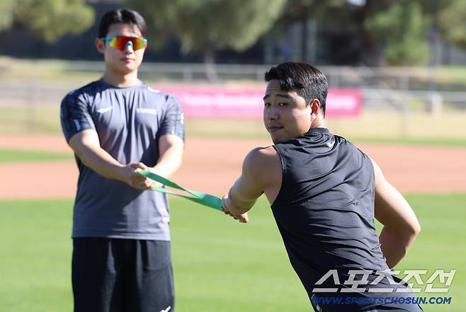이번엔 1이닝도 못막았다. 4사구 4개로 1실점 강판. 정우영 진짜 괜찮나[오키나와 현장]