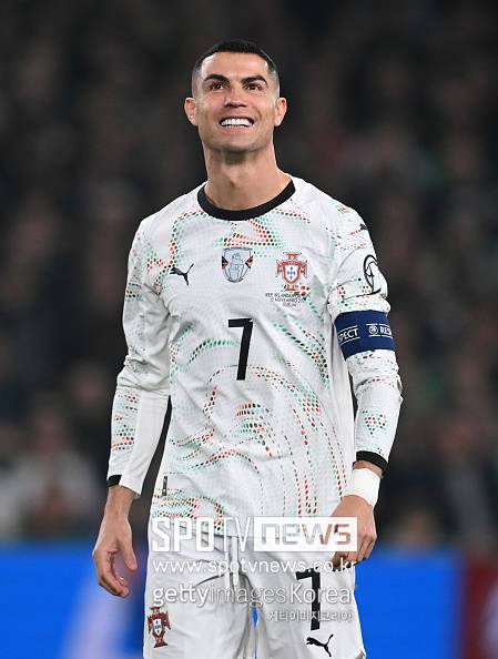 [오피셜] 손흥민, FIFA에 직접 말했다 “난 호날두를 가장 좋아해…” 공식 인터뷰 통해 롤모델 밝혀