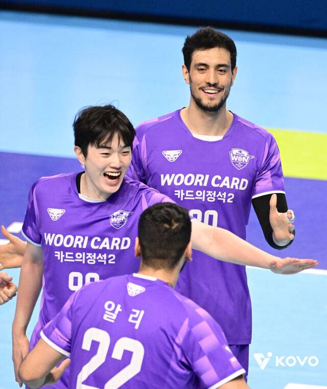 '진짜 기적이다, 박철우 놀랍다' 1위팀 또또또 잡았다, 우리카드 4위 점프…알리+아라우조 47점 폭발, 3위 꿈 아니다 [MD인천]