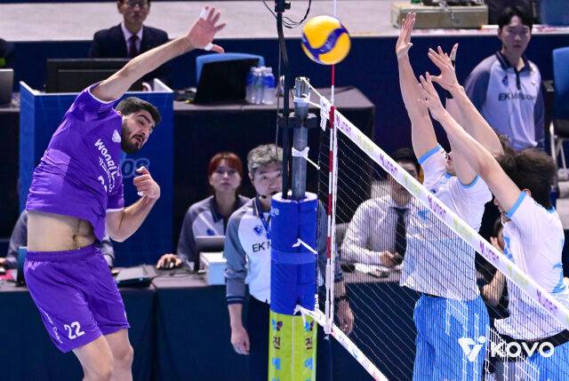 '진짜 기적이다, 박철우 놀랍다' 1위팀 또또또 잡았다, 우리카드 4위 점프…알리+아라우조 47점 폭발, 3위 꿈 아니다 [MD인천]