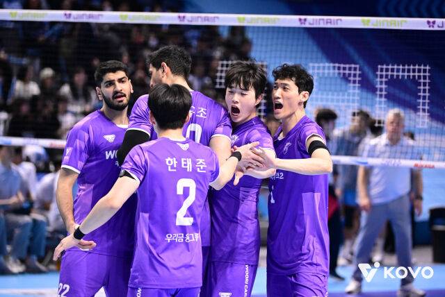 '진짜 기적이다, 박철우 놀랍다' 1위팀 또또또 잡았다, 우리카드 4위 점프…알리+아라우조 47점 폭발, 3위 꿈 아니다 [MD인천]