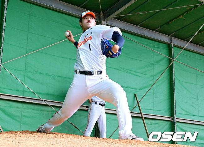 ‘어깨 염증→대표팀 탈락→캠프 종료’ 한화 문동주 깜짝 발언 “곧 뭔가 보여드립니다”