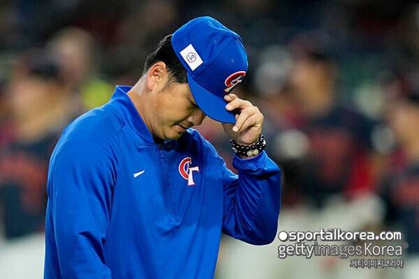 '경기 도중 눈물 펑펑' 日에 무릎 꿇은 대만 감독,