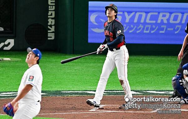 '경기 도중 눈물 펑펑' 日에 무릎 꿇은 대만 감독,