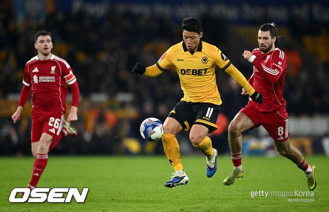 복귀골→울버햄튼 탈출골 되나.. '교체 투입 후 시즌 3호골' 황희찬, 부상+슈퍼카 논란 딛고 리버풀전 존재감 폭발