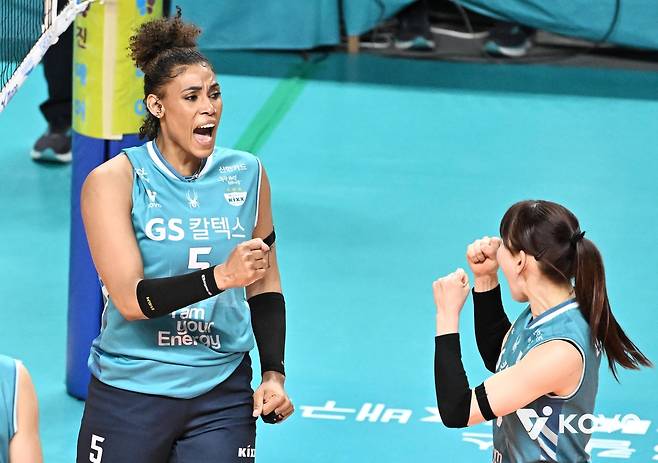 여자배구 사상 첫 준PO '솔솔'…기업은행·GS도 봄배구 '희망'
