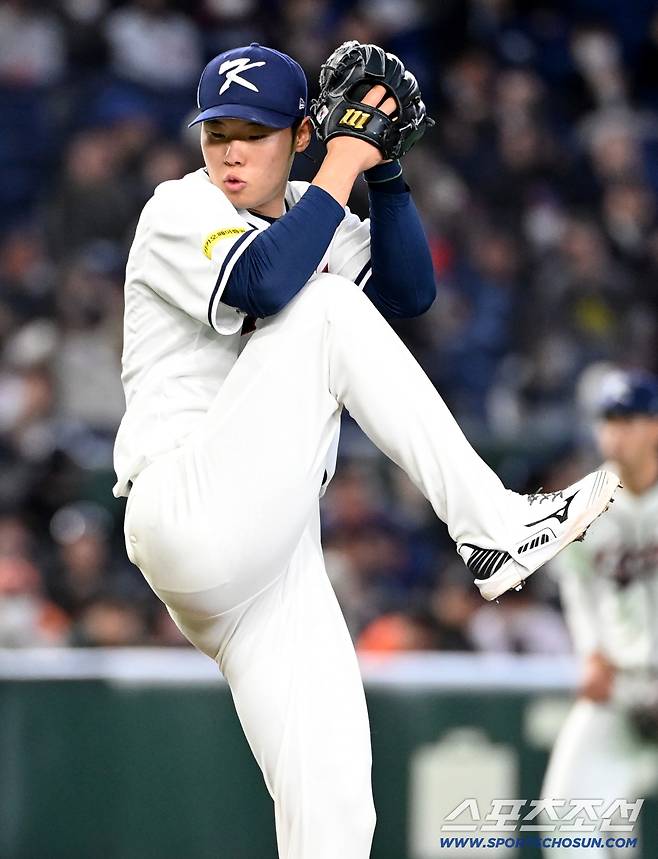 '日 깜짝' 류현진인가, 이 한국 투수 극찬했다…