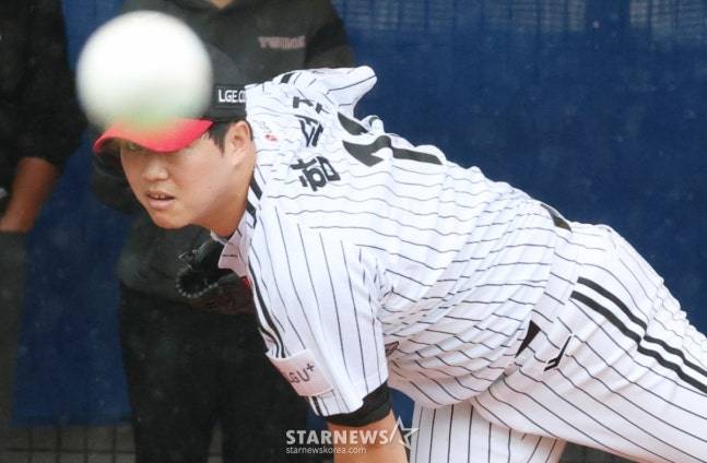 '삼진-삼진-삼진' FA 앞둔 LG 필승조 '심상치 않다', 벌써 141㎞ 쾅! 사령탑 기대도 커진다