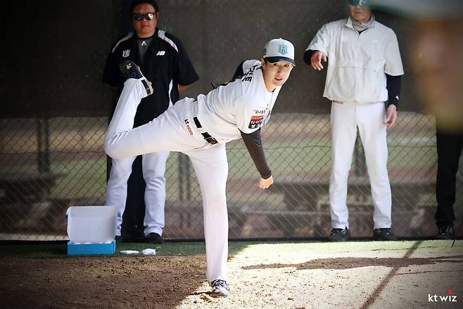 “오늘은 한국 응원한다”는 일본인이 있다… 국적 뛰어넘은 남다른 동료애, 원팀으로 뭉쳤다