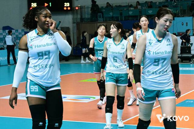 ‘레이나→권민지 선발’ GS, 한국도로공사 3-0 완파 ‘대이변’...상대전 6연패 탈출 [MD장충]