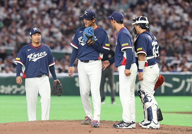 오타니에게 주눅든 韓 마운드, 박동원 탓보다 ABS 부작용으로 봐야[2026 WBC]