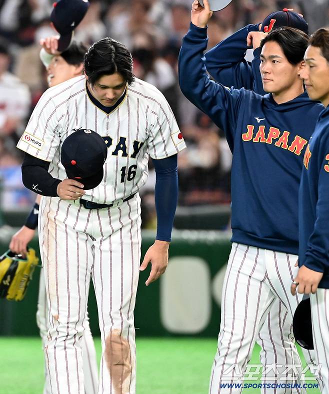 한국 더그아웃 향한 오타니의 짧고 조용했던 목례, '패자에 대한 배려'가 빛난 한 장면[도쿄 현장]