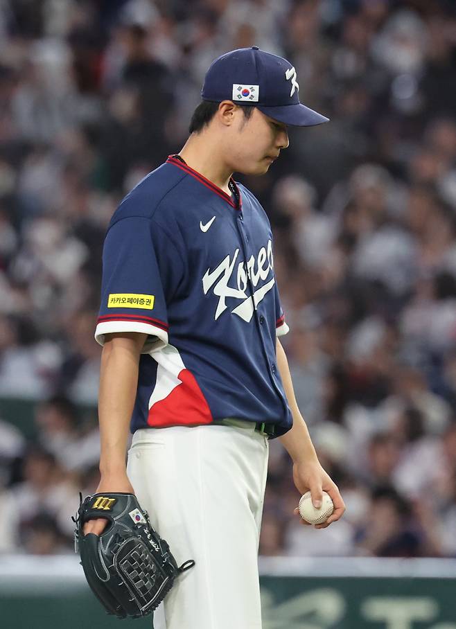 국가대표가 볼볼볼볼 밀어내기 실점이라니…김영규 흔들리는데 벤치는 가만히 있어야 했다