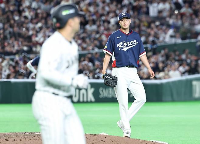 국가대표가 볼볼볼볼 밀어내기 실점이라니…김영규 흔들리는데 벤치는 가만히 있어야 했다
