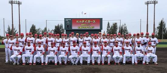 FA 미아 위기→극적 계약 타결...KIA '10억+지명권 2장' 주고 데려온 필승조, 캠프 MVP 선정! '28홀드' 작년보다 더 기대되는 이유