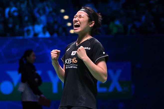 [속보] 충격! '사실상 결승' 안세영에 끝내 무너졌다…20-22→21-9→21-12 짜릿한 뒤집기 쇼! 안세영, 韓 최초 '전영오픈 2연패 성큼'