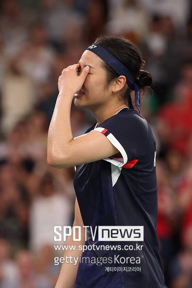 [전영오픈] 안세영, 20-22 천위페이에 결국 무너졌다…우승 실패 첫 흐름→2게임부터 환상 뒤집기쇼 21-9→21-12 대역전 ‘결승 진출’