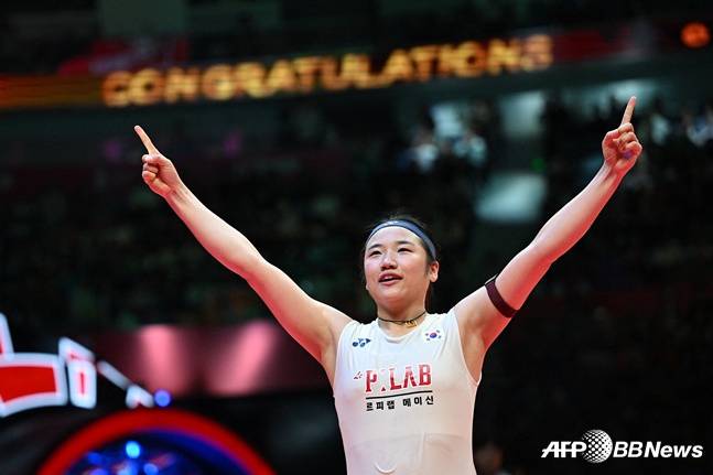 '中에 재앙 그 자체' GOAT 안세영, 또 천위페이 압도... 결승서 '상대 10연승' 왕즈이 만난다 [배드민턴 전영오픈]