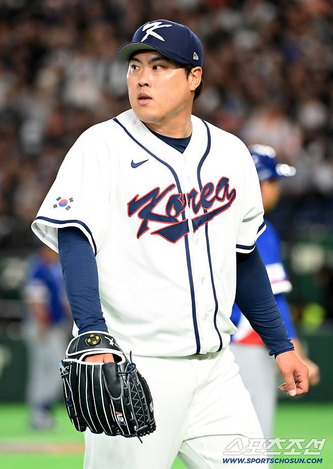 '통한의 피홈런' 류현진 땀 뻘뻘 3이닝 1실점…'2G 17득점' 방망이 침묵, 4회 곽빈 투입[도쿄 현장]