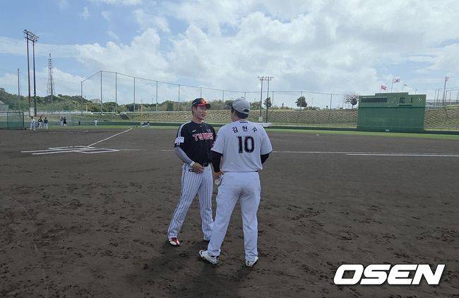 ‘50억 FA’ 김현수, LG 떠나며 마지막 잔소리 “런닝 많이 해라”…문성주 “해보니 맞는 말 같더라” [오!쎈 오키나와]