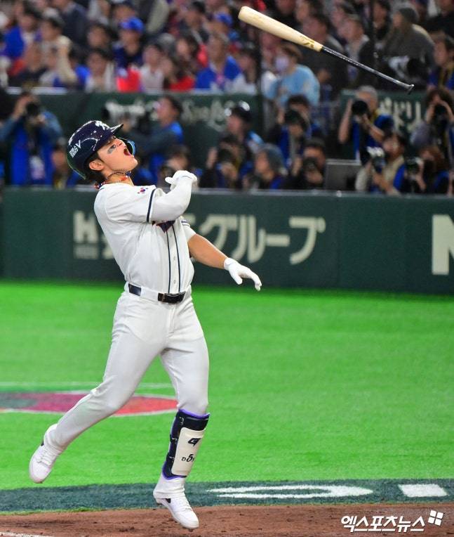 '헬멧 와장창' 대만 분노한 병살타→그러나 韓 8초 재역전 허용, 이대로 끝나나 했더니…김도영 이번엔 동점타! 경기 다시 시작 [WBC]