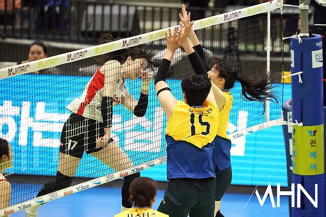 아! '양효진 은퇴' 현대건설, 조이 빠진 페퍼저축은행에 또 덜미...시즌 전적 1승5패로 마감