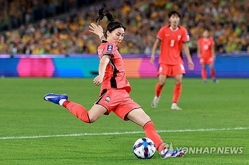 비즈니스 그만 얘기해!…한국 여자축구, '세계 4강' 호주와 3-3 무승부 쾌거!→아시안컵 A조 1위 확정