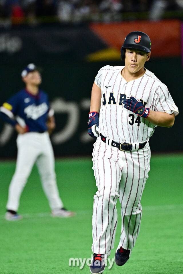 '한국 기사회생' 요시다, 역전 투런포 폭발→日 2-1 리드 [MD도쿄]