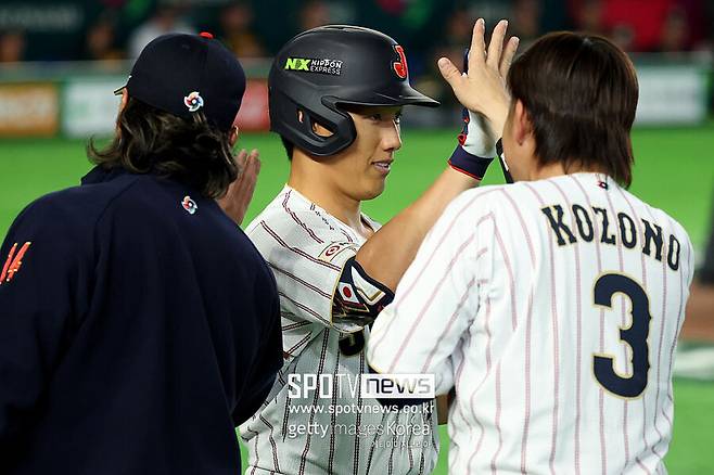 '한국 하마터면 탈락 확정할뻔' 일본, 호주에 1점차 진땀승…호주 9회 홈런 2방 간담 서늘