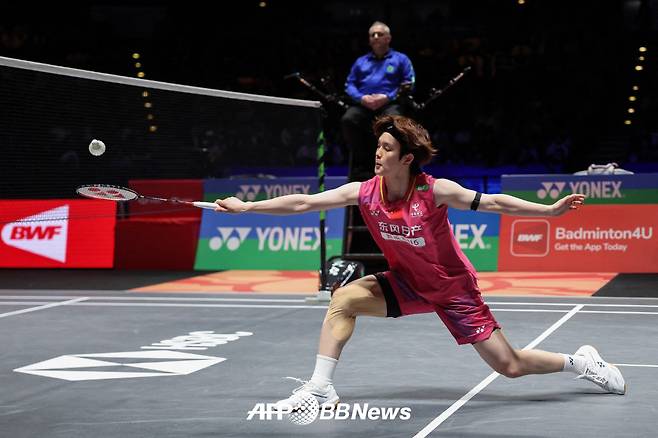 '대이변' 안세영 독주 끝났다, 中 왕즈이에 0-2 완패... 전영오픈 韓 최초 2연패 무산