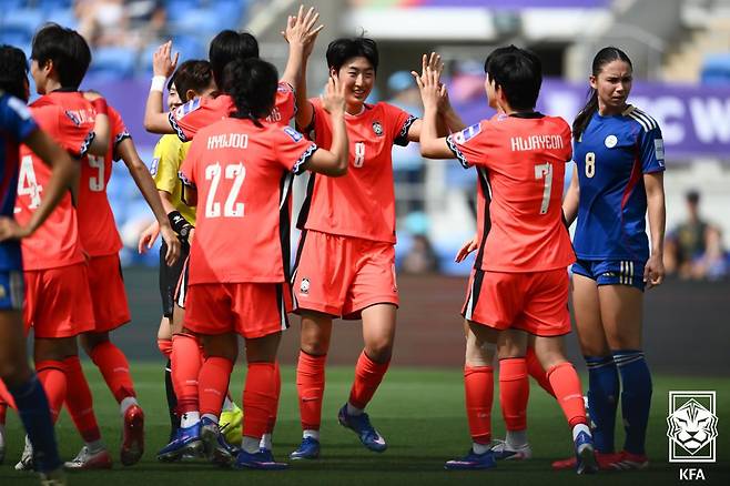 비행기 비즈니스석 요구·프라다 단복 논란 속 거센 비판에도…韓 여자축구, 예상 뒤집고 아시안컵 A조 1위로 8강 진출 [오피셜]