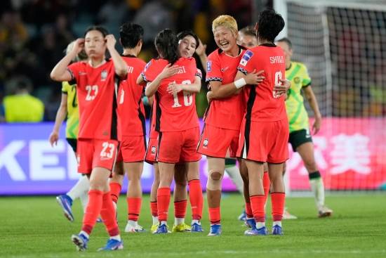 韓 여자축구 대형 사고! 세계 8강 누르고 A조 1위!…월드컵 본선행 성큼→올림픽 최종예선 티켓까지 품었다